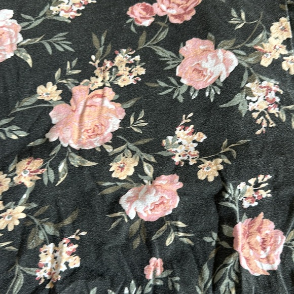 Men’s Forever 21 Floral Top - Picture 2 of 4